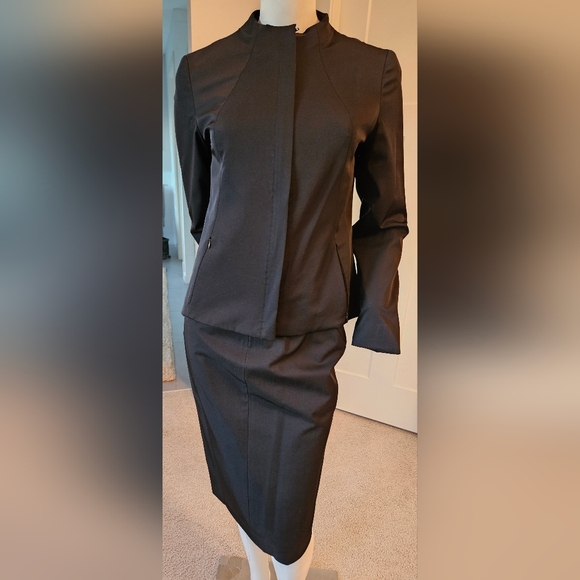 Size 4 Brian Bailey (for Holt Renfrew) Fitted Black Suit with Pencil Skirt - Picture 8 of 16